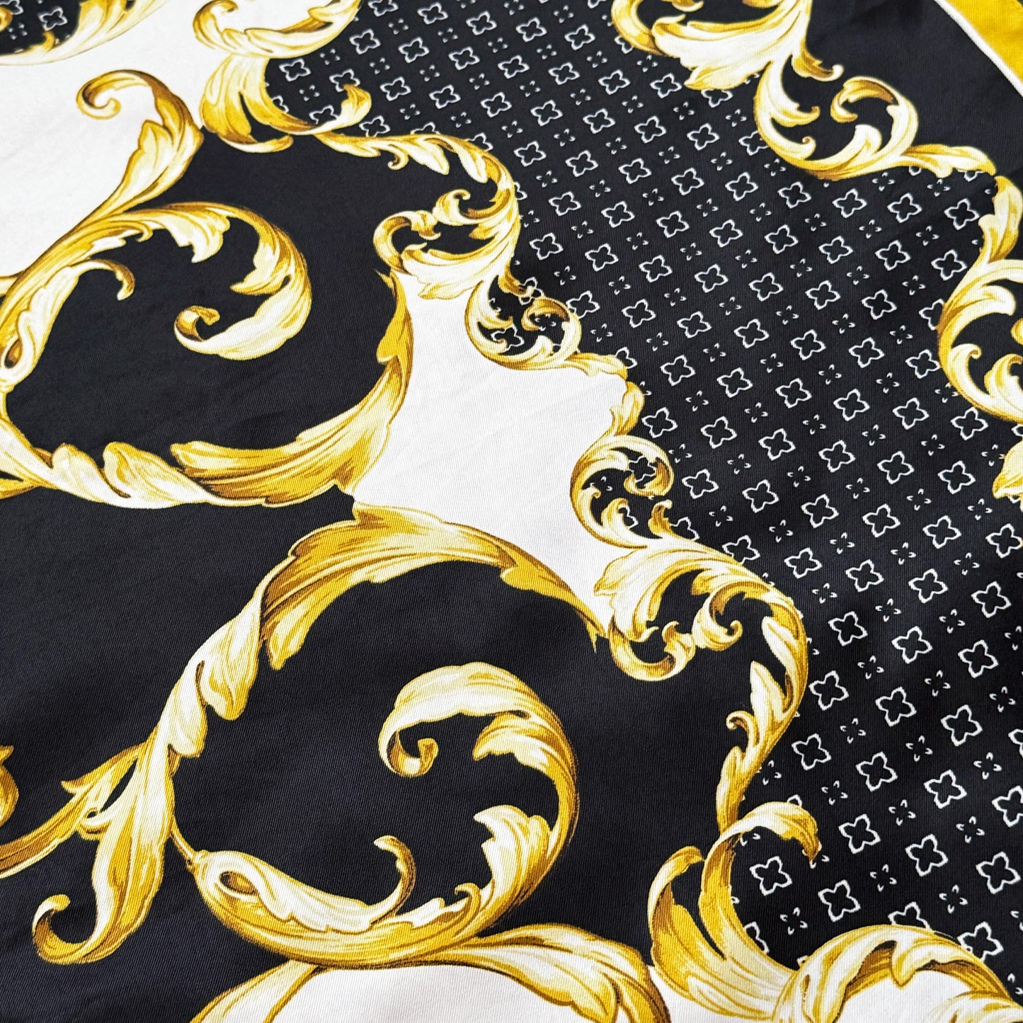 Vintage zijden sjaal